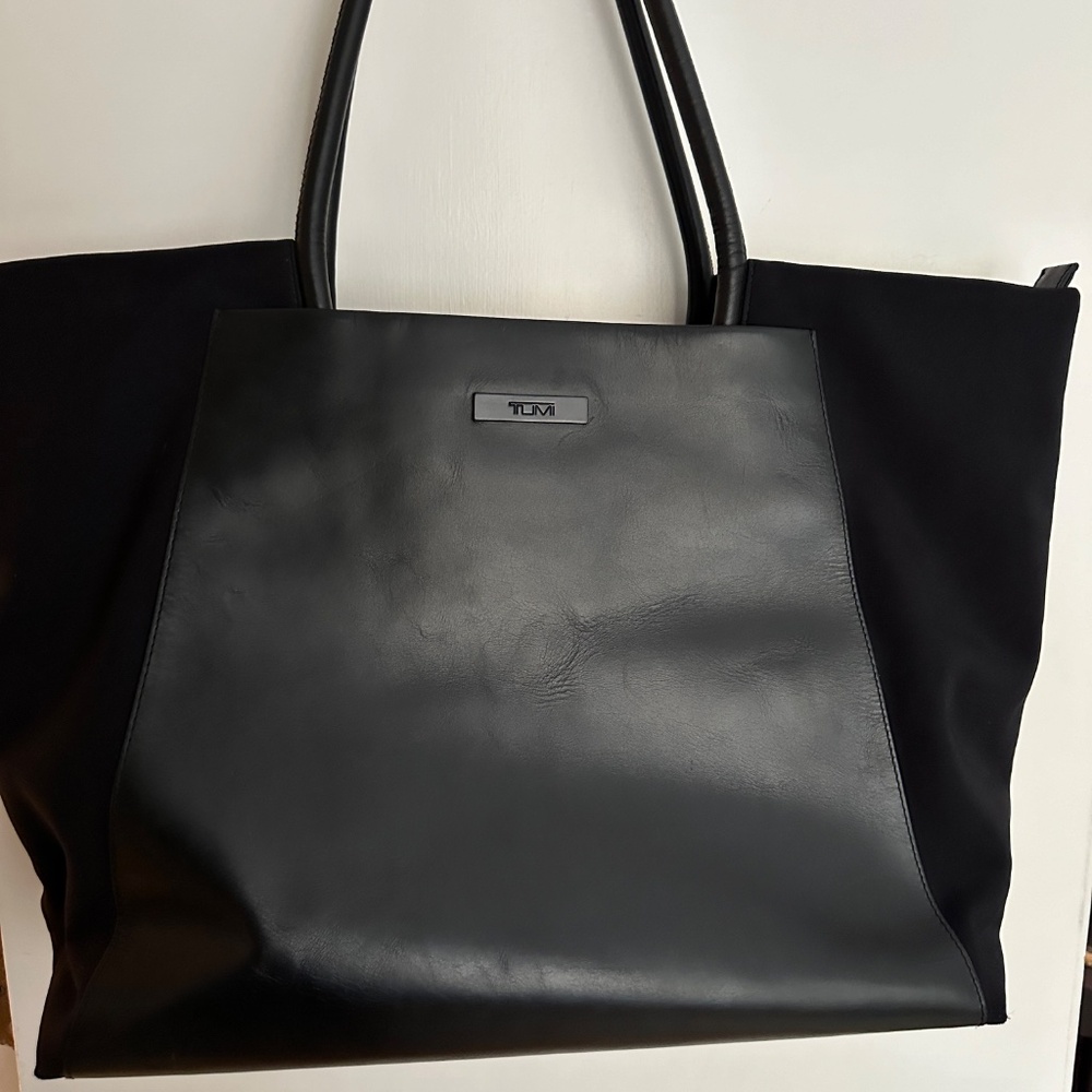 TUMI TOTE Women's Black Leather and Nylon - Great Condition!